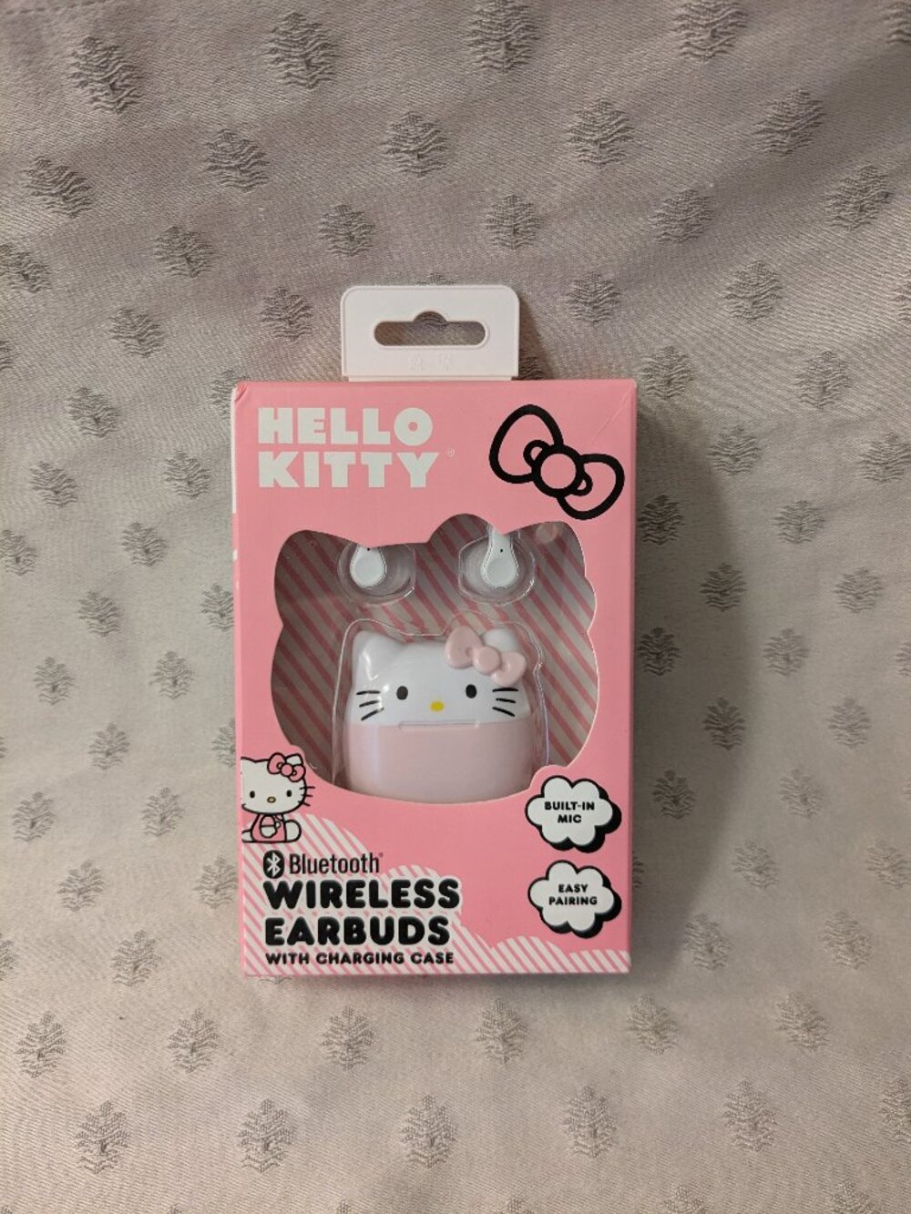 New!  Hello Kitty Bluetooth Wireless Earbuds with Charging Case